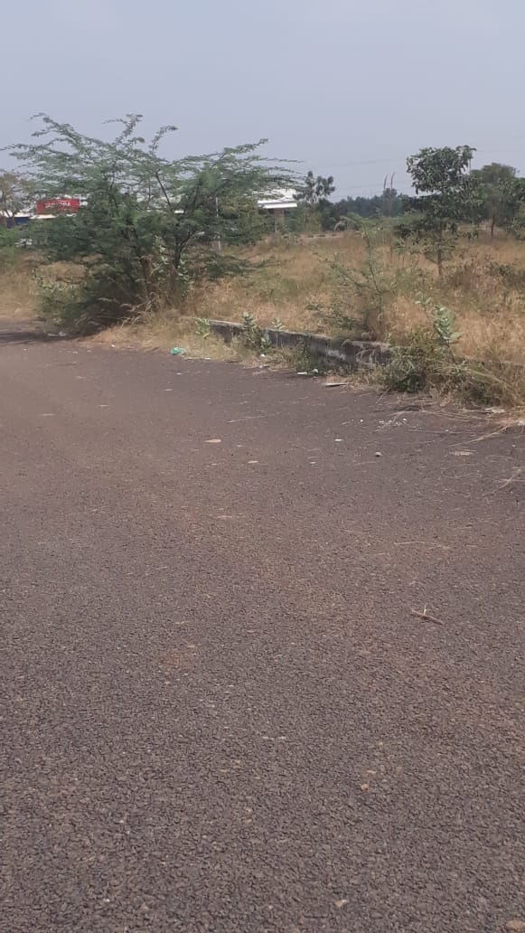 Plot for sale next to sastra collage.